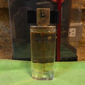 Estee Lauder Modern Muse Eau de Parfum - Gold and Black Accents